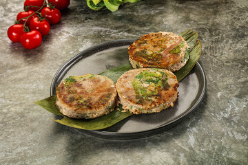 Roasted tuna medallion with broccoli