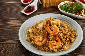 Vietnamese fried rice with prawn and squid Kom Ran