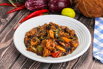 Squid with vegetables in oyser sauce