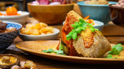Zongzi, rice dumpling leaves, glutinous rice, fillings, Chinese culture, sweet and spicy sauce, coriander, Taiwan, China