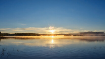 Obraz premium Golden sunrise over a misty lake