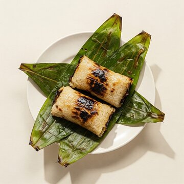 Vietnamese food Cơm Nếp Nướng L&aacute; Dong &ndash; Grilled Sticky Rice in Dong Leaves 