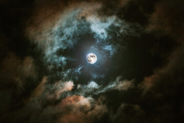 Moon © VictoryLensStudio