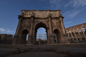 Fototapeta premium Roma citta dell'arte, architettura, storia, monumenti, fori Imperiali, Altare della Patria, vaticano, piazze e archi