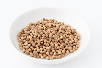 お皿に載せたコリアンダーシード（ホール）