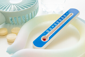 夏の熱中症対策グッズ　温度計　ネッククーラー　暑さ対策