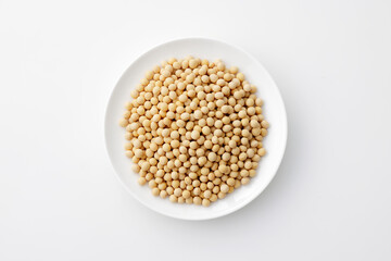 白いお皿に盛った大豆