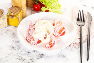 Salad with sliced tomato and stracciatella