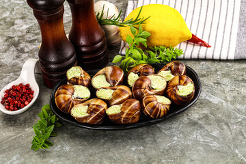 Fresnch escargort with basil butter