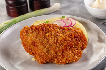 Chicken schnitzel with mashed potatoes