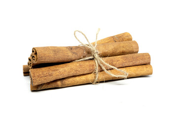 cinnamon is a plant that contains many benefits for health and food