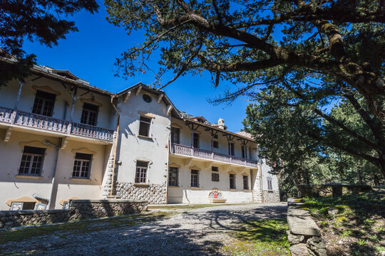 Villa de Vecchi on Profitis Ilias Mountain