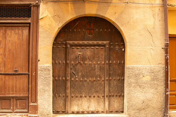 Haustore in der Pilgerstadt Puente de la Raina