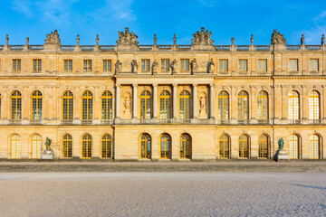 Obraz premium Versailles palace outside Paris at sunset, France