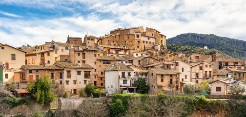 Naklejka premium Panoramic view of the town of Beceite with its old stone houses next to the mountain, Aragon.