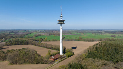 Obraz premium Funkubertragungsstelle Stade 1, Fernmeldeturm Stade, tv tower, telecommunications tower Stade, Germany. Aerial view.