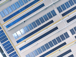 Solar-powered warehouse facility. Modern distribution center with rooftop solar panel. Eco-friendly warehouse. Sustainable logistics solutions for reduced carbon footprint. Sustainable energy.