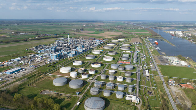 Petroleum processor and chemicals company, Refinery in Brunsbuttel, Germany, petrochemical industry, refinery of oil products, fossil fuels commercial industrial manufacturing.