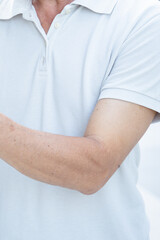 Naklejka premium Mosquito bite on real human skin, Asian elderly man getting bitten by a mosquito, health care medical concept image for mosquito-borne disease infection like Malaria, Dengue, Zika virus, yellow fever