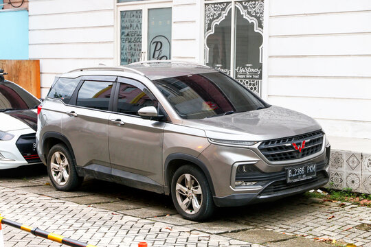 Wuling Almaz
