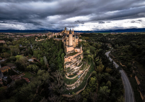 Vista a&eacute;rea del Alc&aacute;zar, la Catedral y la ciudad de Segovia (Castilla y Le&oacute;n - Espa&ntilde;a)
