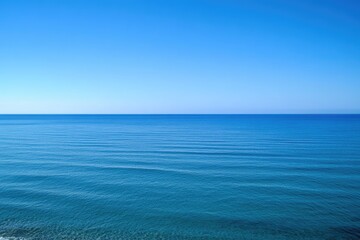Obraz premium Serene Blue Ocean and Clear Sky Seascape