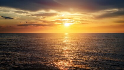 Obraz premium golden sunset over the calm ocean