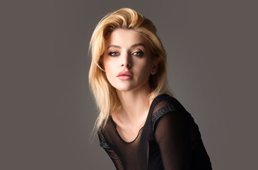 Naklejka premium Close-up portrait of young sensual woman. Portrait of sensual beautiful model. Beauty woman. Stylish sensual woman face. Young sexy lady. Nature woman face. Portrait of sensual young model.