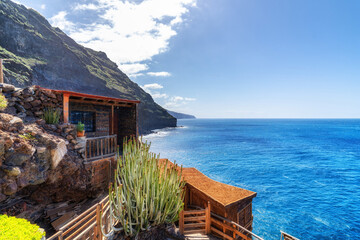 Traumhaus an der Steilküste am Puerto de Puntagorda auf La Palma mit Aussicht auf das Meer