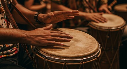 Obraz premium Close up shot of hands playing drums with a person wearing a watch and colorful shirt visible