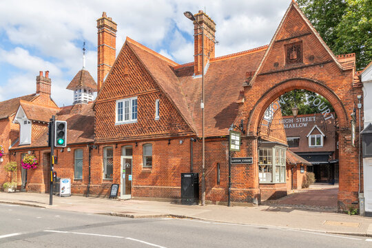Liston Court shopping area,  HIgh Street, Marlow, Buckinghamshire, England