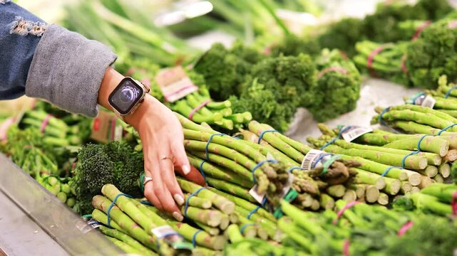 Selecting Fresh Asparagus at a Supermarket