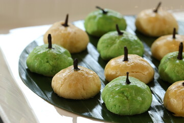 pandan flavour nastar with clove on top