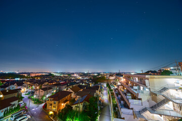 春の神奈川県川崎市麻生区の王禅寺見晴し公園から西側の超広角の夜景眺望(王禅寺西,白山,沈むオリオン座など)