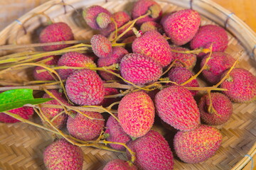 Lychee is a red or pink-red fruit with white flesh and black seeds. It has a sweet and sour to very sweet taste and a delicious aroma.