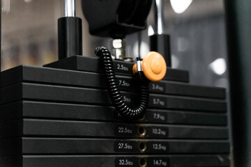 sstkWellness showcases the structure and precision of strength training through this image of a pin-loaded weight machine, designed for both safety and performance. This type of resistance equipment