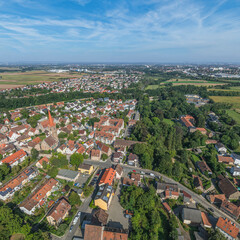 Die mittelfränkische Gemeinde Burgfarrnbach, Stadtteil von Fürth im Luftbild