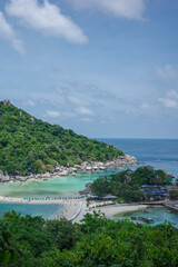 Fototapeta premium The most famous viewpoint in Koh Nang Yuan - Koh Tao overlook the beautiful curve of the beach, natural turquoise ocean and clear sky. One of the top tourist destination for summer holiday in Thailand