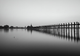 Obraz premium U Bein Bridge Sunrise: Black and White Myanmar Landscape Photography