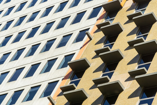 Oblique view of windows and ledges on the facade of a building