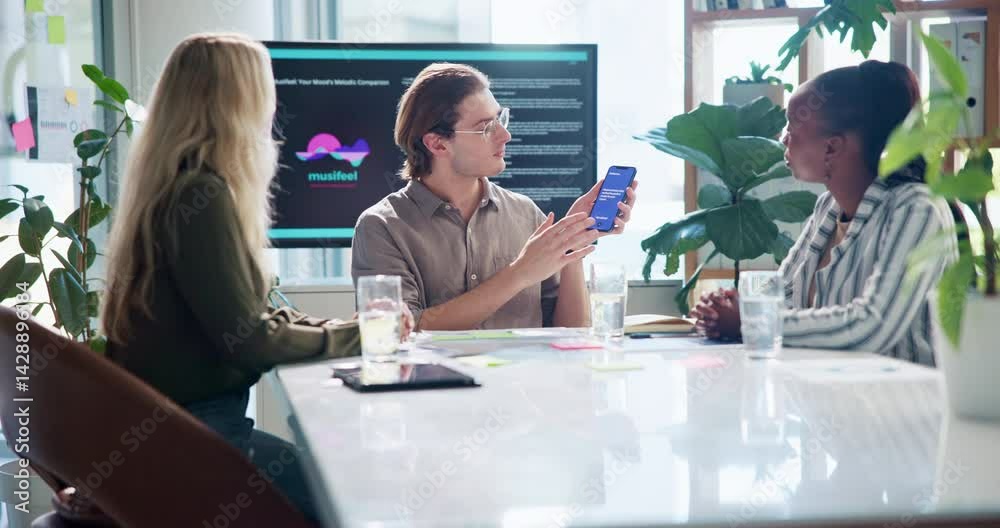 Aufkleber business people, phone screen and presentation for mobile app, development and ui prototype tutorial