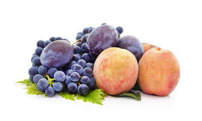 Group of ripe plums with grapes and peaches.