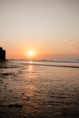 Fototapeta premium Peach-colored sunset over the ocean. Beautiful view of the evening sea during sunset