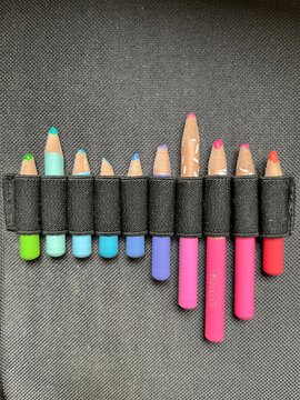 Lapices de colores en cartuchera