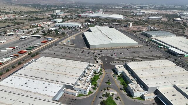 Vista A&eacute;reas de edificios industriales, industriales y complejos log&iacute;sticos