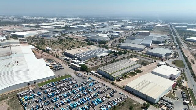 Vista A&eacute;reas de edificios industriales, industriales y complejos log&iacute;sticos