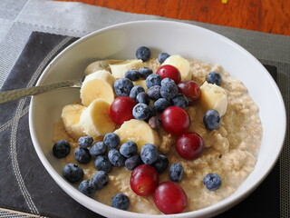 A healthy breakfast of porridge with fruit
