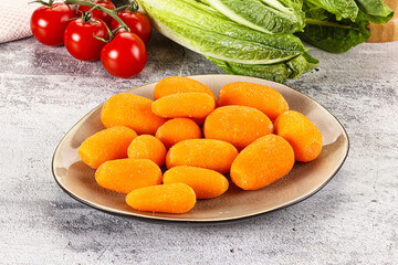 Small baby mini organic carrot