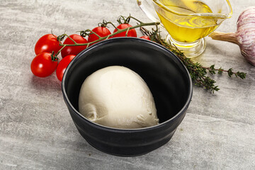 Round Mozzarella young cheese ball