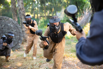 Fototapeta premium Team of paintball players attacks the enemy at an army training ground